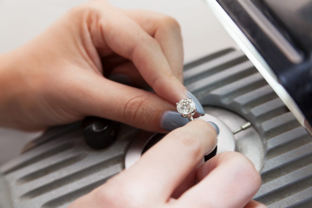 Placing-Ring-On-Appraisal_Microscope