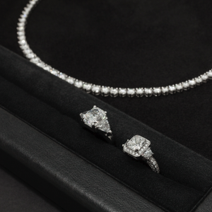 Diamond-necklace-and-rings