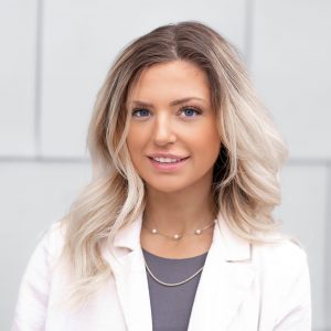 Claire-Headshot-diamond-banc