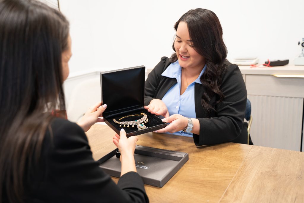 Chloe Gonzalez of Diamond Banc working with a client in Orlando, FL