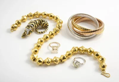 A Diamond Banc expert evaluating a fine jewelry piece during a secure, professional appraisal